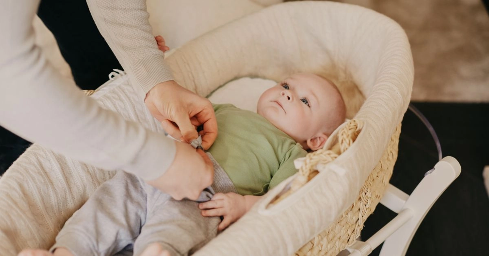 How Long Can Baby Sleep in a Bassinet? 3 Signs to Make the Move – Babycious
