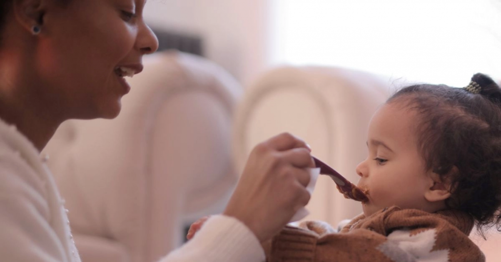 Starting baby on Solids - Guide to introducing solid foods