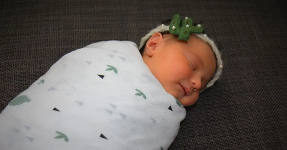 Swaddling baby guide